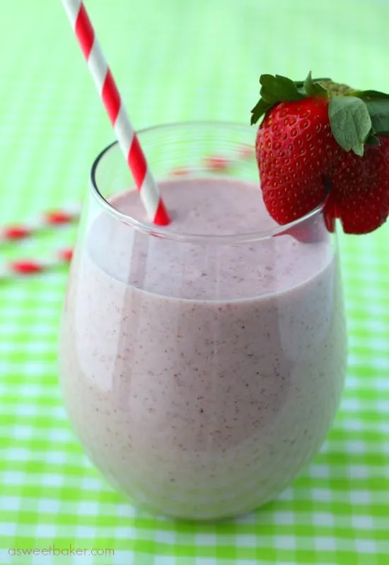 Strawberry-Rhubarb-Breafast-Smoothie2