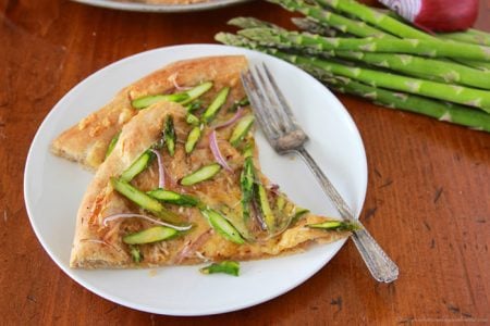 Primavera Pizza on www.cookingwithruthie.com is a quick and easy spring time dinner!