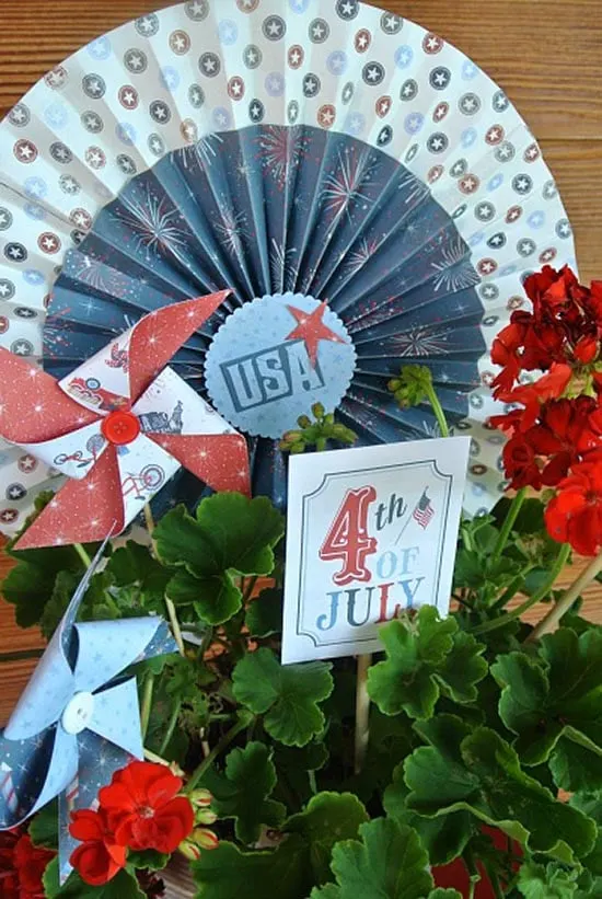 4th of July Pinwheel Centerpiece is so adorable to make your July celebrations that much more fun!