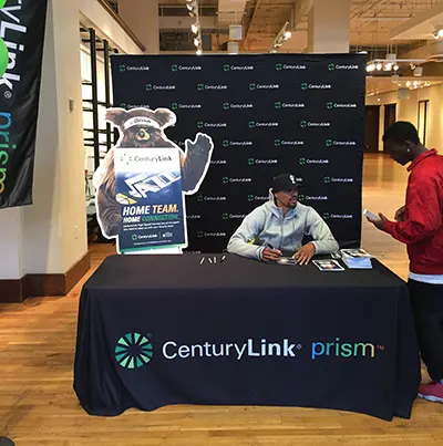 Hearts & Hoops with Centurylink a holiday food drive to benefit the Utah Food Bank! #spon @centurylinkut