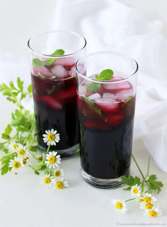 Non-boozy Blueberry Mint Mojitos are a lovely way to celebrate spring! www.cookingwithruthie.com #ad @RWKnudsen